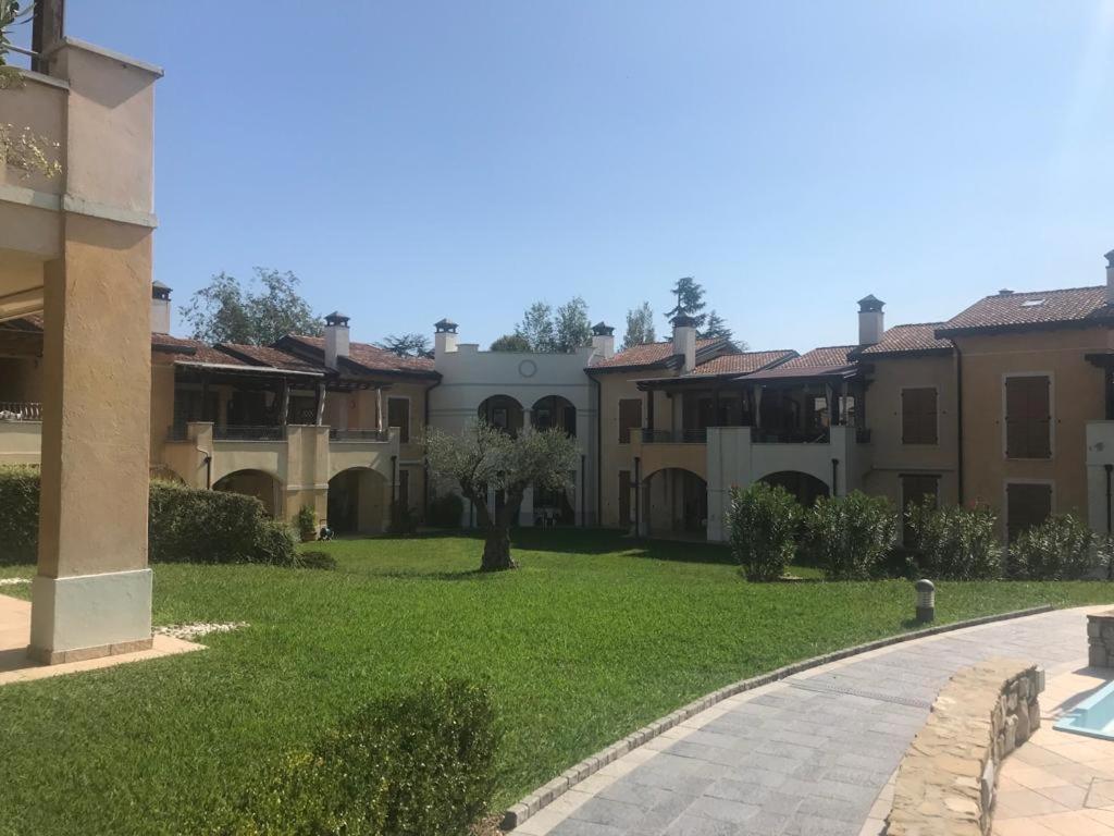 The Flowers - Apartments With Private Garden In Residence With Pool Manerba del Garda Exterior foto