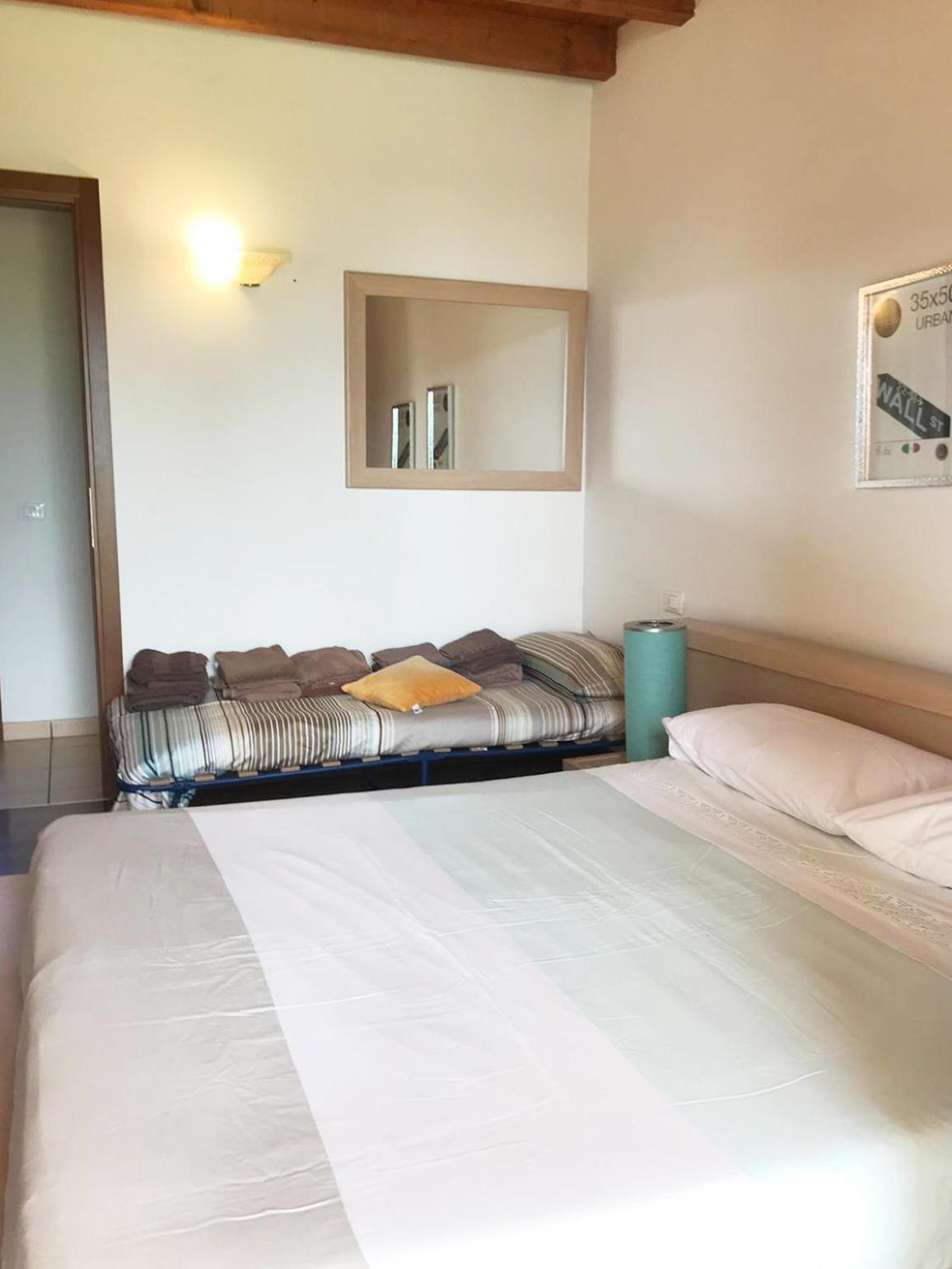 The Flowers - Apartments With Private Garden In Residence With Pool Manerba del Garda Exterior foto