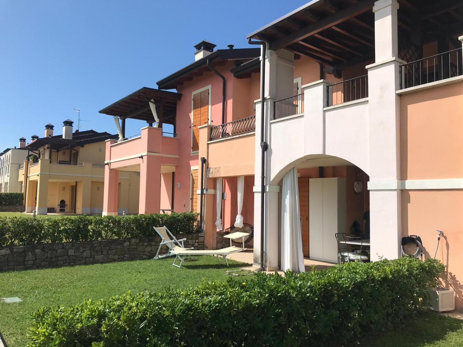 The Flowers - Apartments With Private Garden In Residence With Pool Manerba del Garda Exterior foto
